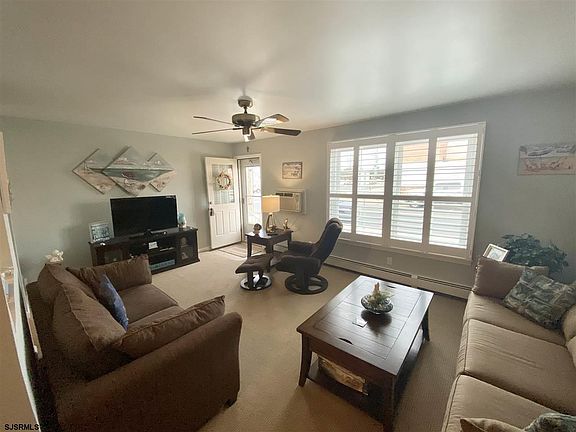 4th image of 8 35th St #3