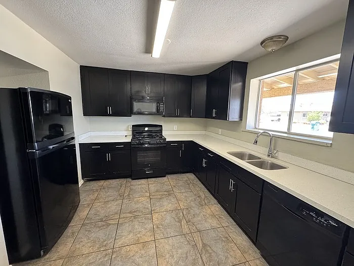 3241 W Pierson St — Photo 4