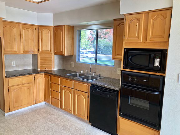 3rd image of 6107 N Colonial Ave