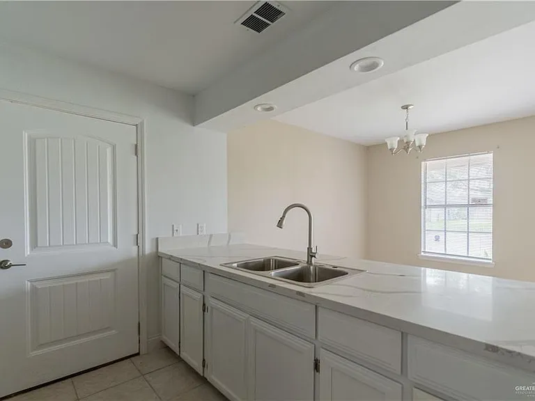 4009 Yucca Ave — Photo 5