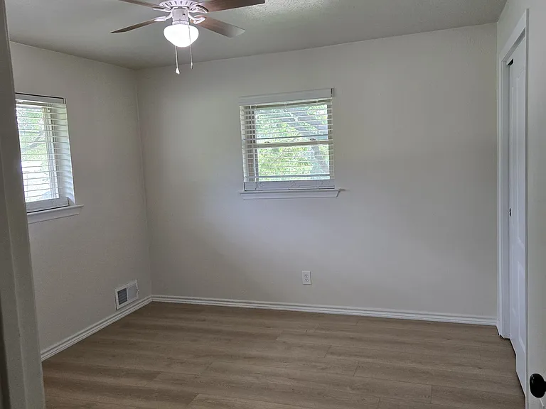 1305 Spring Creek Dr — Photo 16