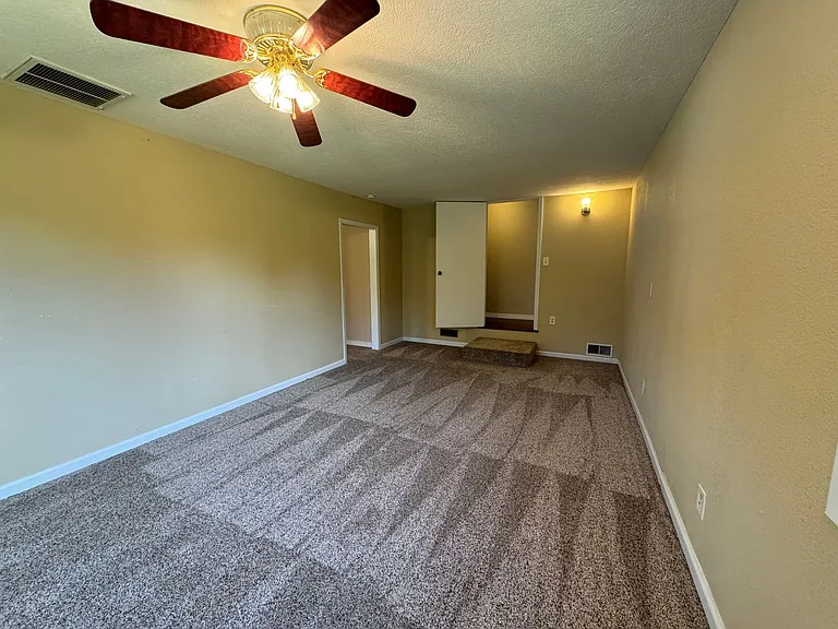 1701 Tower Rd — Photo 21