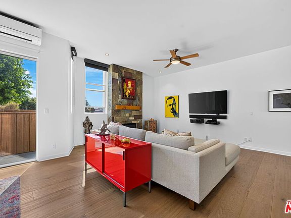 5th image of 650 Rose Ave APT 2