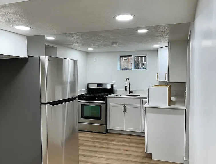 155 W 800 N — Photo 12