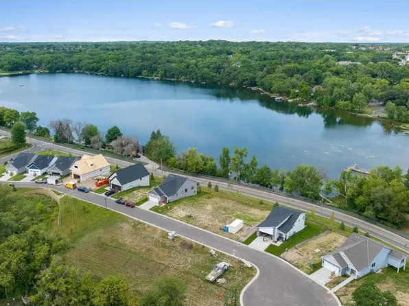 229 McCarrons Pl W, Roseville, MN 55113