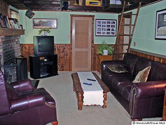 3rd image of 3107 Hiawatha Ave