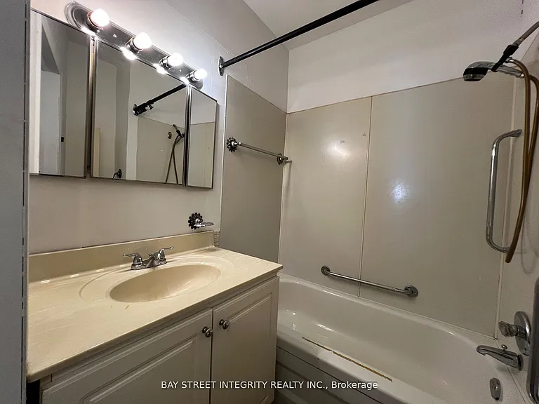 204 Greenfield Ave — Photo 7