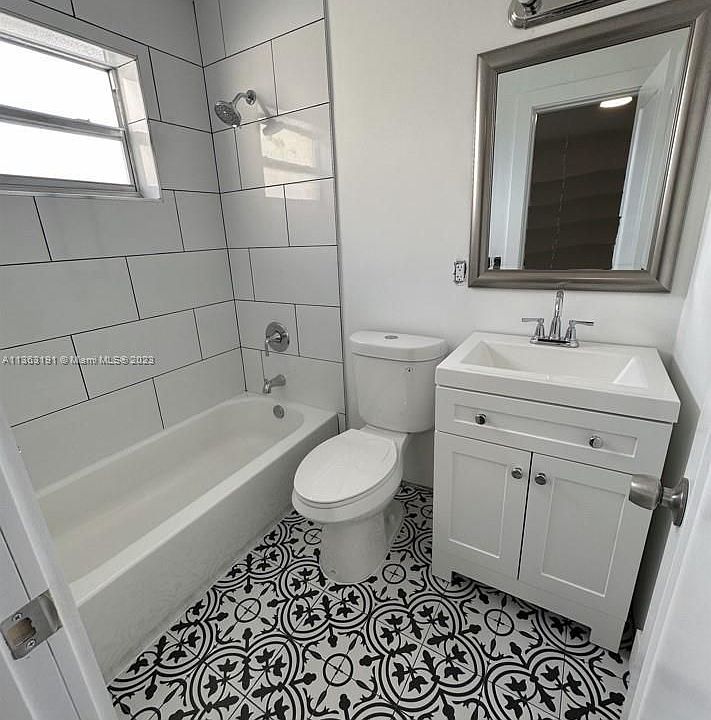 2nd image of 25 W 6th St #5
