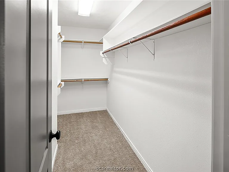 916 Crested Point Dr — Photo 20