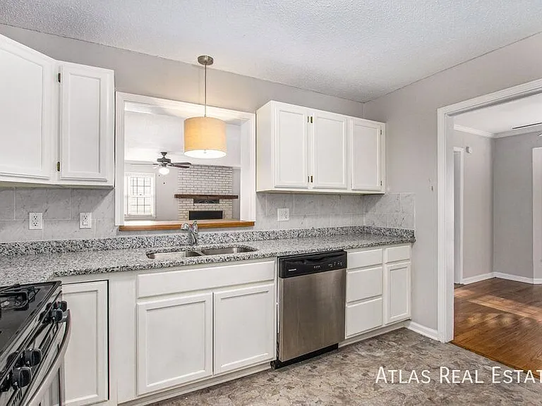 8036 Reinhardt Ln — Photo 4