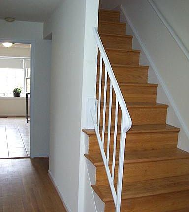 3rd image of 9205 Graceland Pl