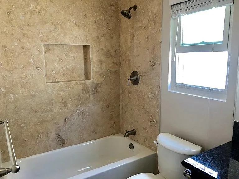 2104 Huntington Ln #D — Photo 8