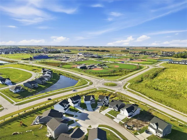 465 NW Independence Cir, Waukee, IA 50263