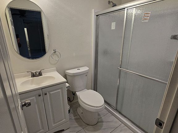 5th image of 501 Farragut Cir