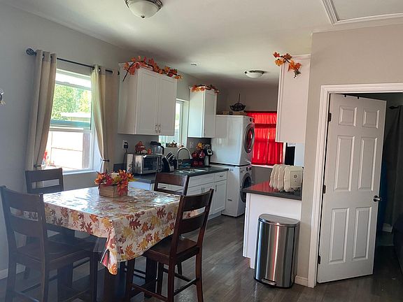 3rd image of 11452 Glenoaks Blvd