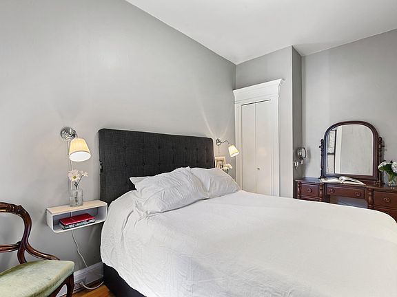 3rd image of 226 Saint James Pl APT 2R