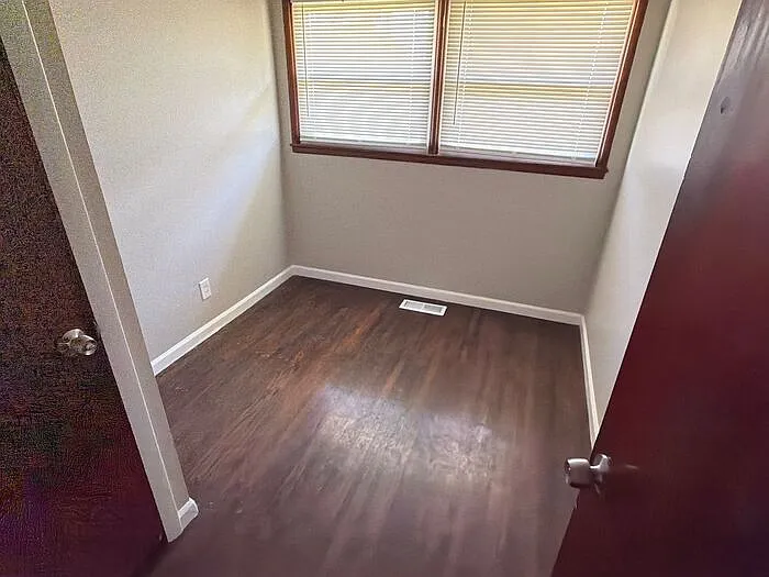 457 Shepley Dr — Photo 5