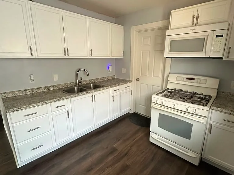 11913 Erwin Ave — Photo 12