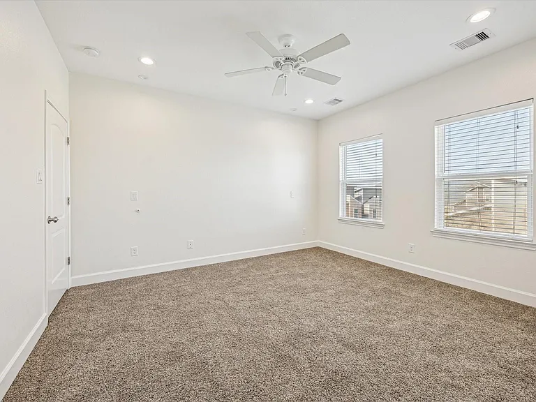 5402 Jonathan Ln — Photo 22