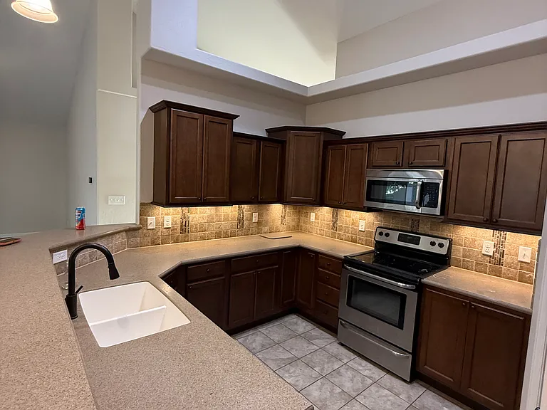 Silverado Dr — Photo 7