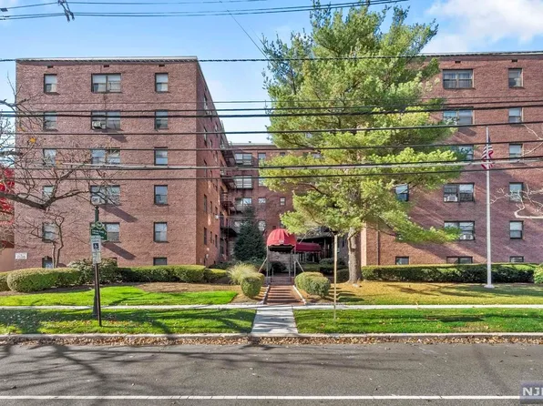 130 Orient Way APT 4D, Rutherford, NJ 07070