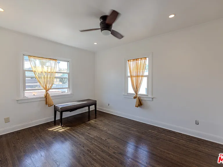 1067 S Sycamore Ave — Photo 41
