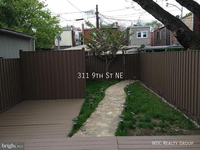 311 9th St NE — Photo 8