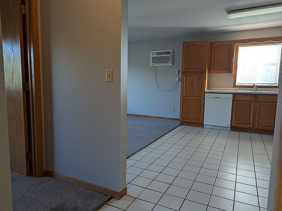 3rd image of 109 N Birch St #189