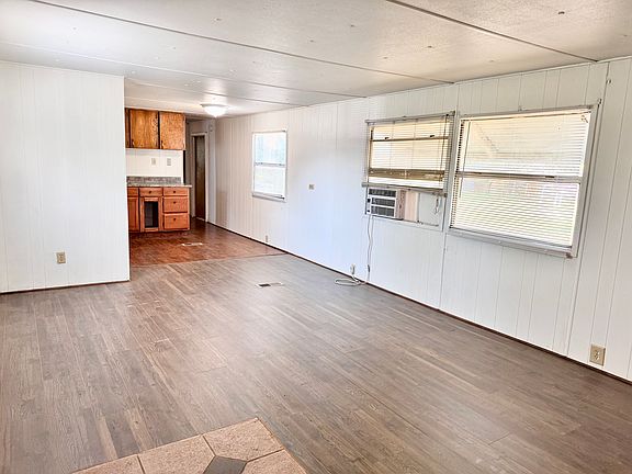 3rd image of 6712 Oak Crest Dr E
