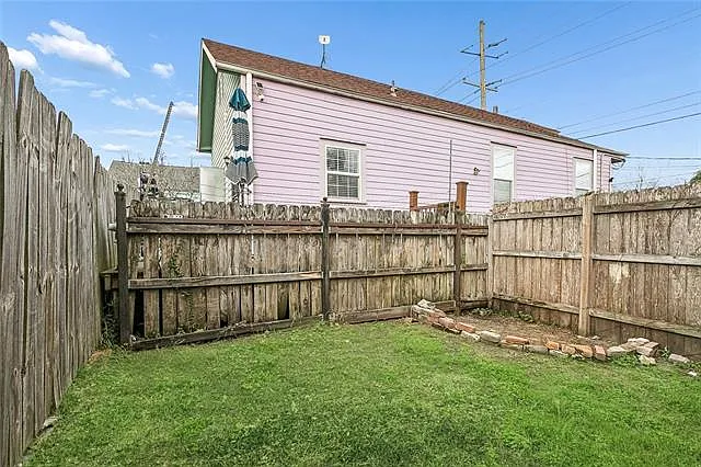 2207 Saint Ann St — Photo 10