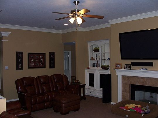3rd image of 405 Heather Ln