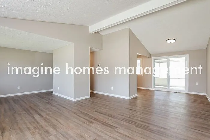 9035 Cambridge Dr — Photo 4