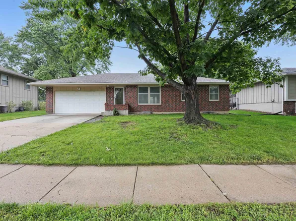 4012 SW 34th Ter, Topeka, KS 66614
