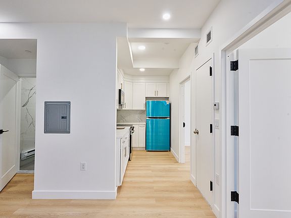 3rd image of 2305 Belmont Ave #601