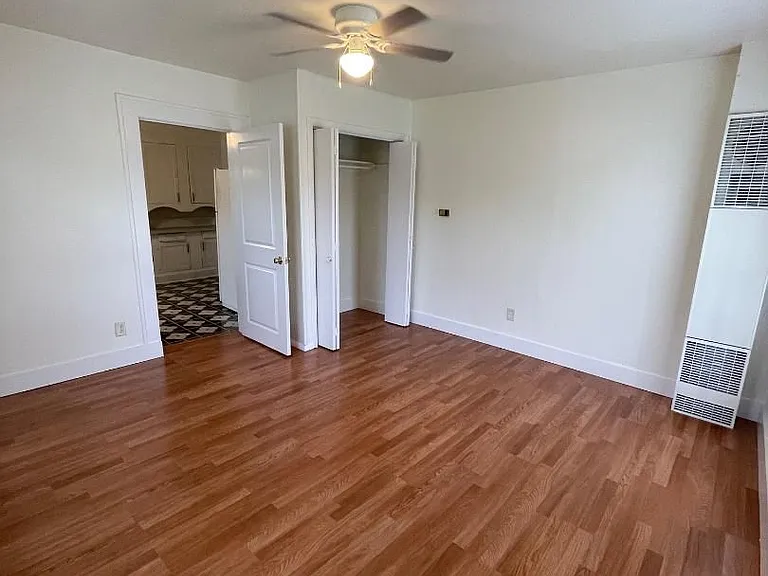 419 N Flood Ave — Photo 2