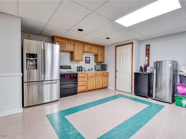 489 Leverett Ln, Highland Heights, OH 44143