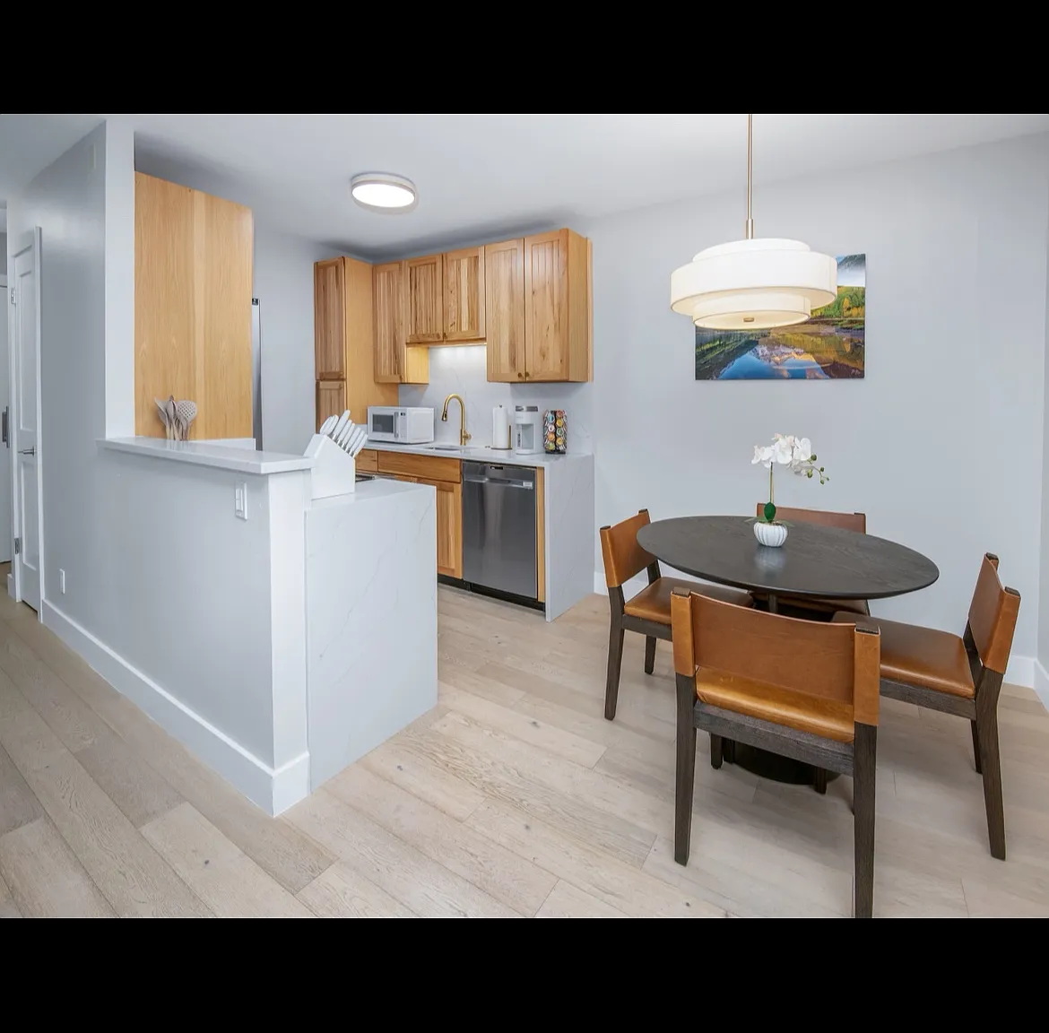 2 bed, 768 sqft, $6,000 — Photo 2
