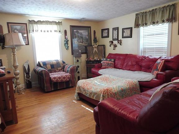 3rd image of 153 Beech St