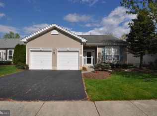 4 Barbary Ln, Columbus, NJ 08022