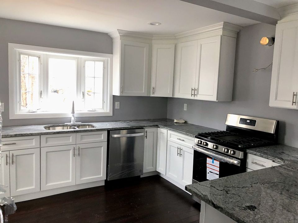 2nd image of 5 White Oak Dr