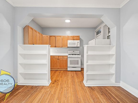 5th image of 822 W Wrightwood Ave #1