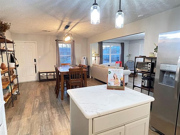 5th image of 808 Dumas Dr