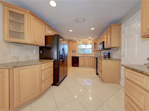 3rd image of 609 Palm Ave