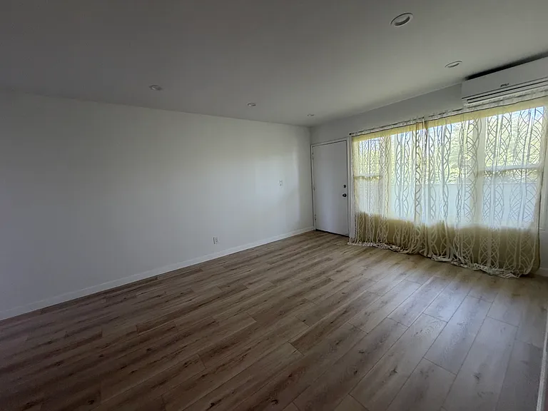 1161 N Hobart Blvd — Photo 39
