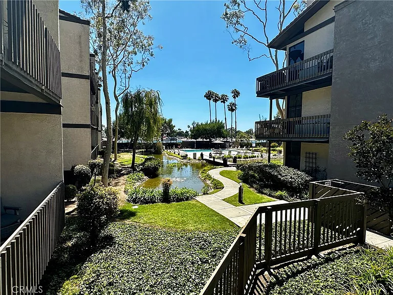 7212 Marina Pacifica Dr N — Photo 26