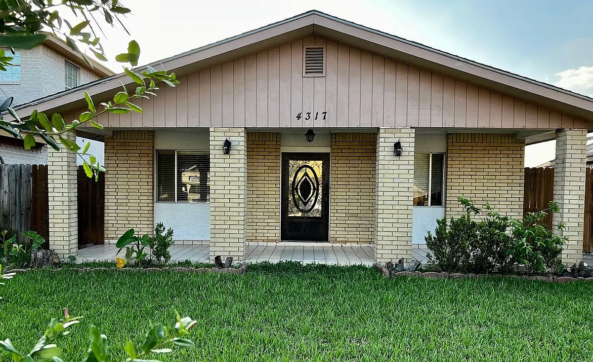 3 bed, 2.0 bath, 1200 sqft, $1,500 — Photo 2