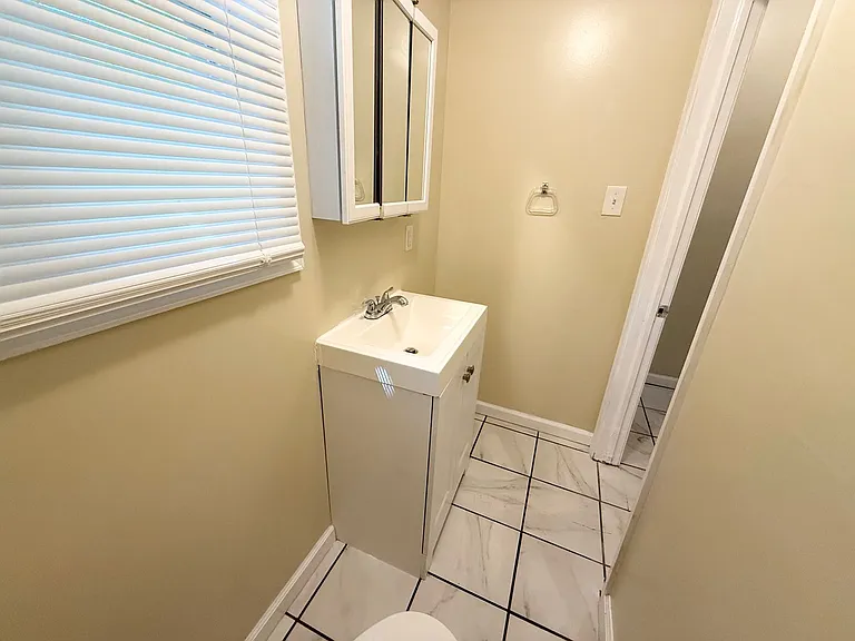 7275 Saybrook Ave — Photo 10