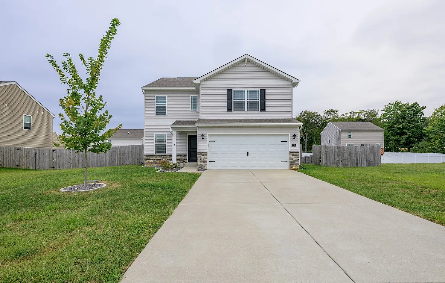 3 bed, 2.5 bath, 1900 sqft, $2,100 — Photo 1