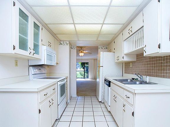 5th image of 2900 Cove Cay Dr Unit 1F