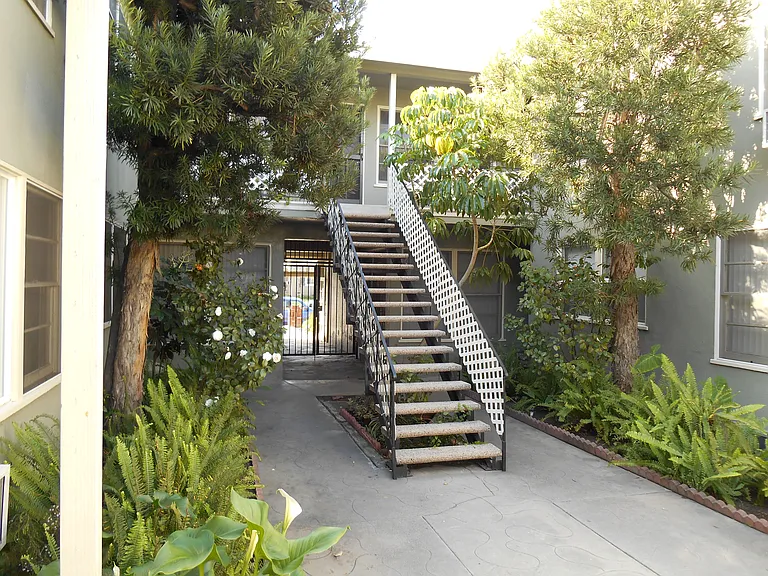 Magnolia Apartments — Photo 12